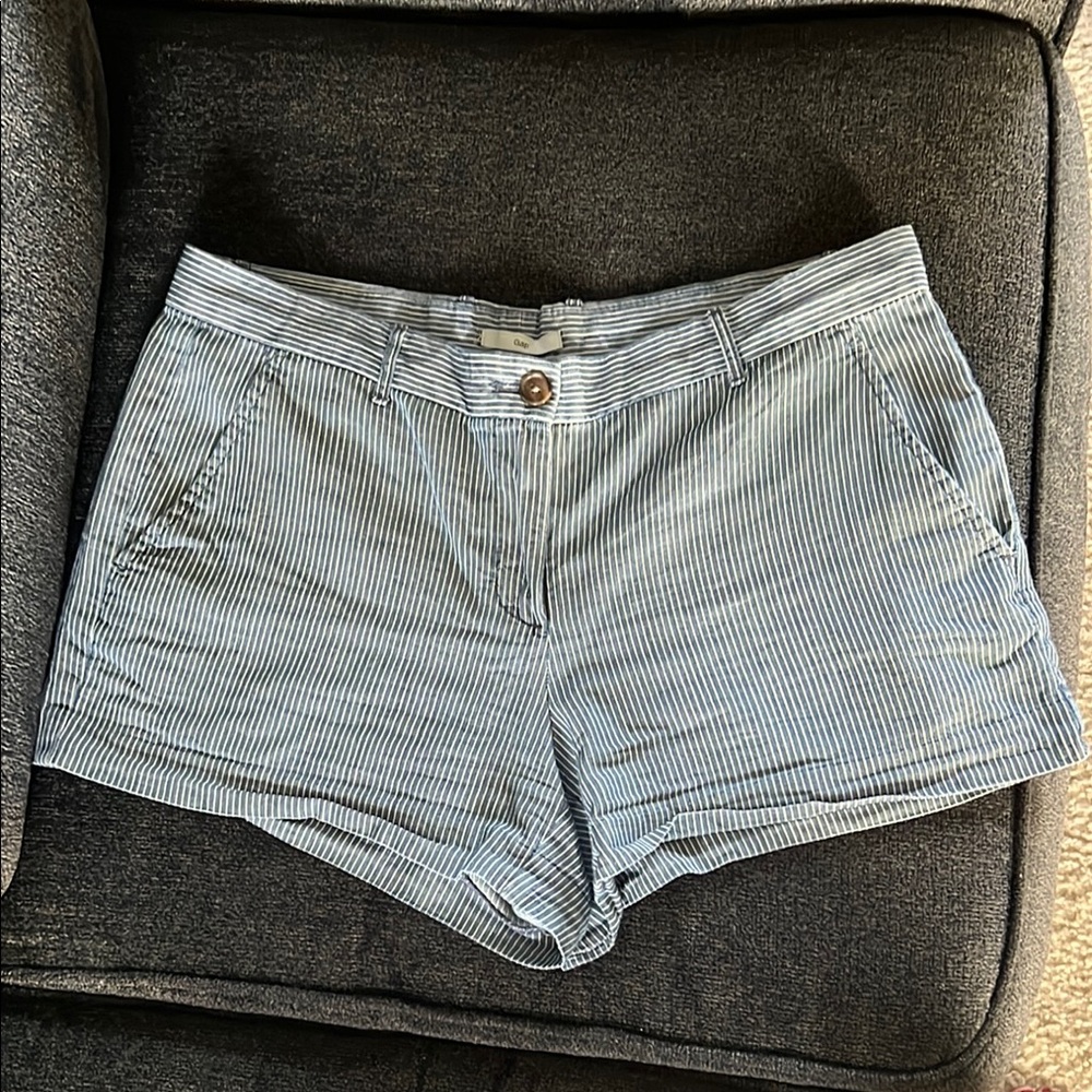 GAP Blue and White Bermudas Casual Summer Style